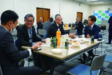 懇親会の様子